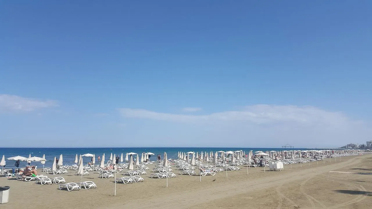 Alex Beach Apartment 33 Larnaca
